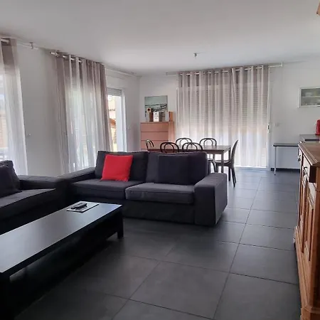 Bee Free Villa *