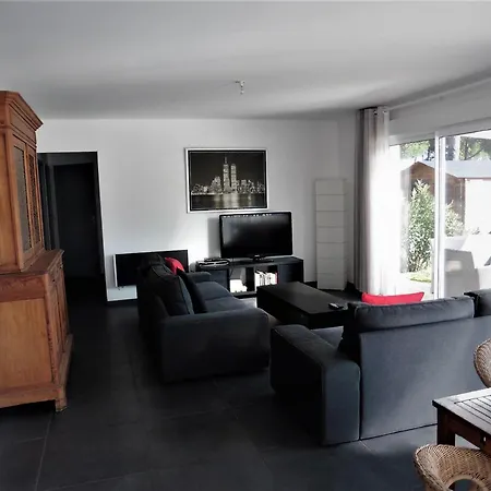 Villa Bee Free